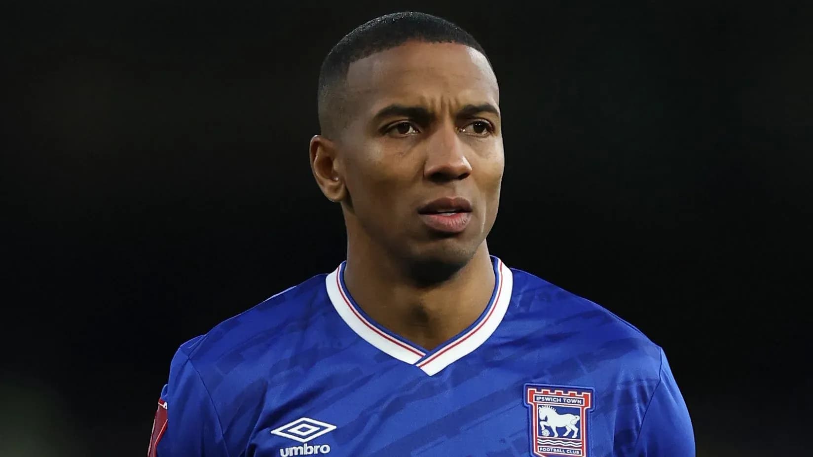 Joueur d'Ipswich Town en tenue de match Joueur d'Ipswich Town en tenue de match