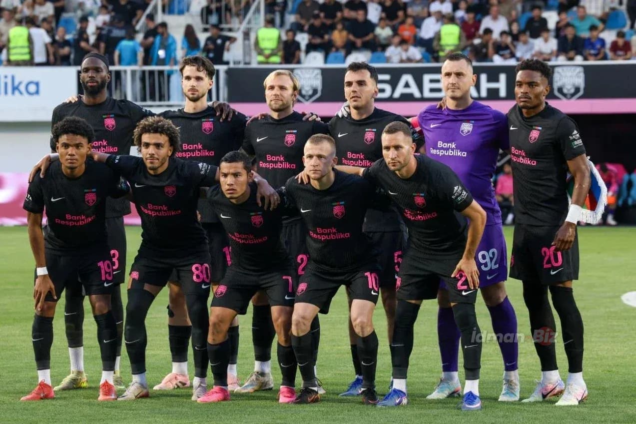 Équipe de Sabah FA avant le match Équipe de Sabah FA avant le match