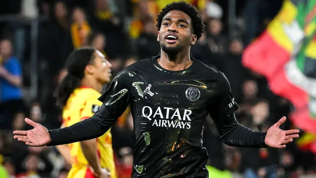 Joueur de Paris SG célébrant un but lors du match Joueur de Paris SG célébrant un but lors du match