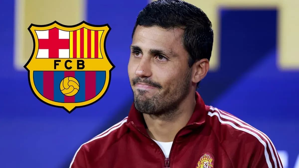 Joueur lors d'une conférence de presse avec logo du Barça Joueur lors d'une conférence de presse avec logo du Barça