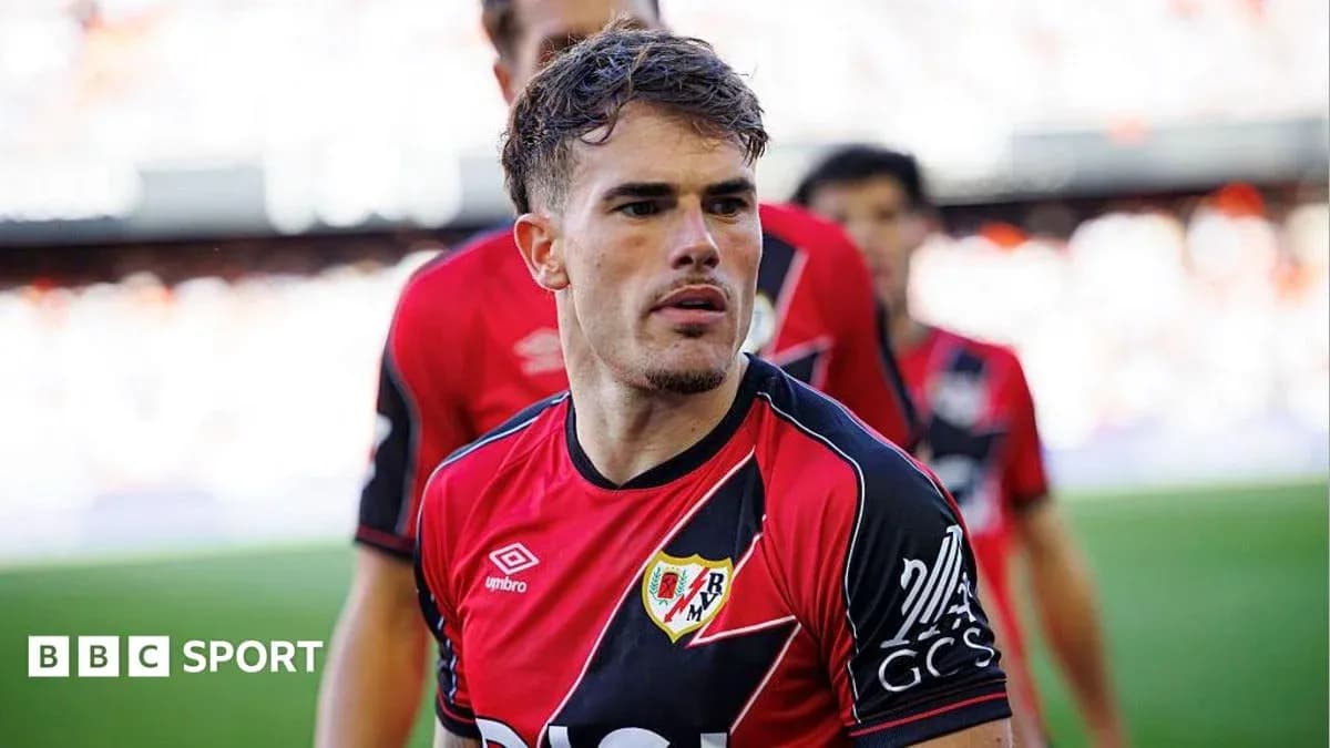Joueur de Rayo Vallecano sur le terrain Joueur de Rayo Vallecano sur le terrain