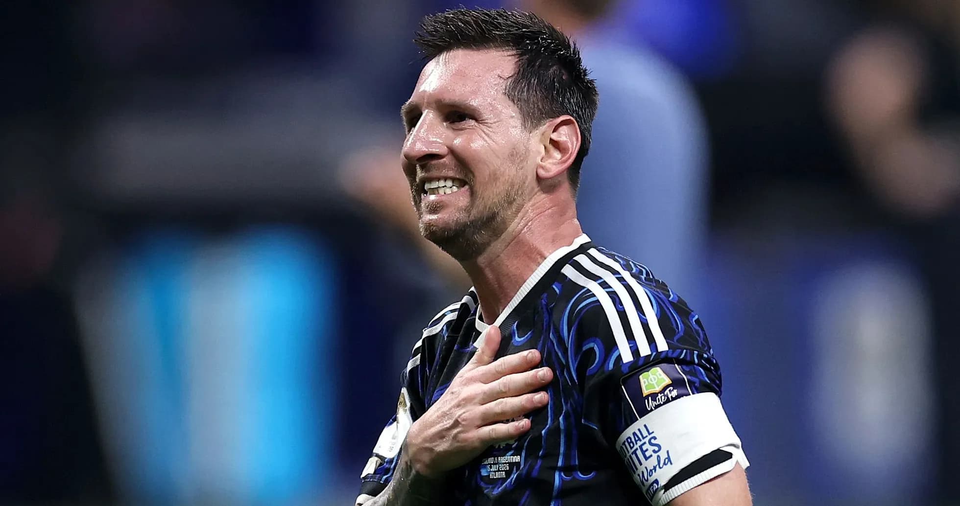 Joueur célébrant avec le maillot de l'Argentine Joueur célébrant avec le maillot de l'Argentine