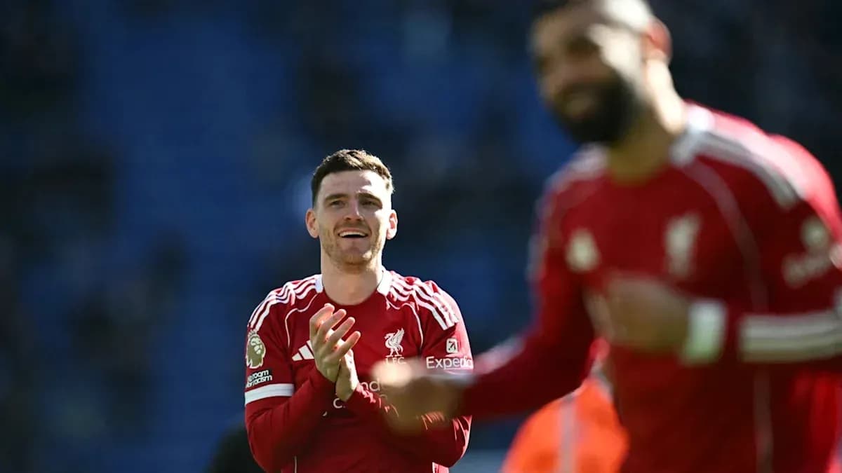Joueurs de Liverpool applaudissant après un match Joueurs de Liverpool applaudissant après un match