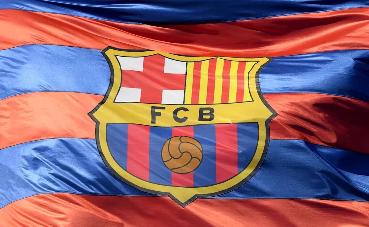 Drapeau du FC Barcelone avec logo central Drapeau du FC Barcelone avec logo central