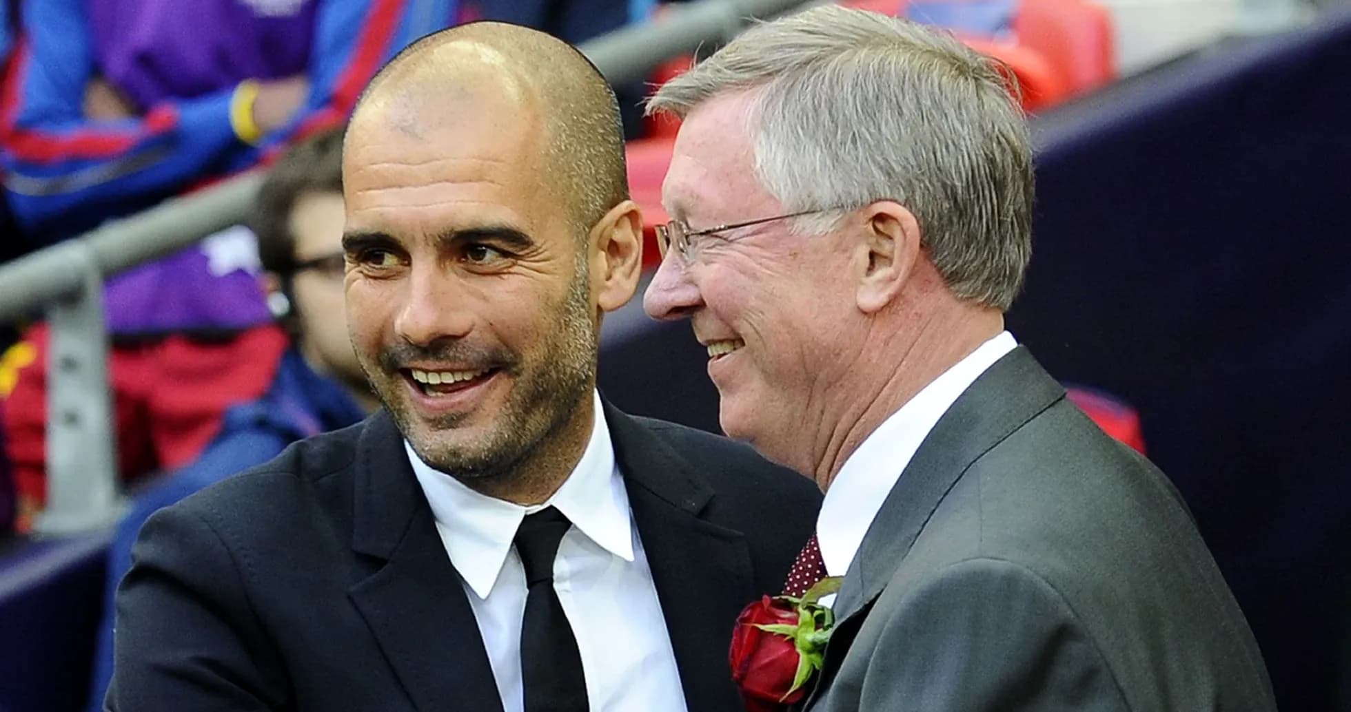 Pep Guardiola et Sir Alex Ferguson se serrant la main Pep Guardiola et Sir Alex Ferguson se serrant la main