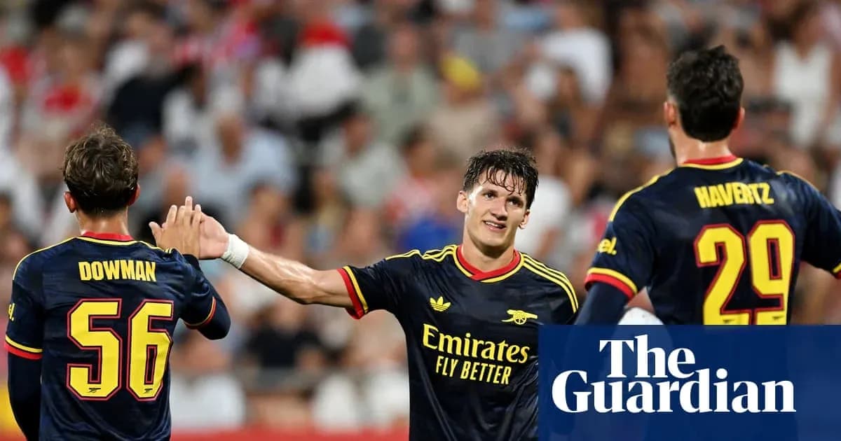 Joueurs d'Arsenal célébrant un but pendant le match Joueurs d'Arsenal célébrant un but pendant le match