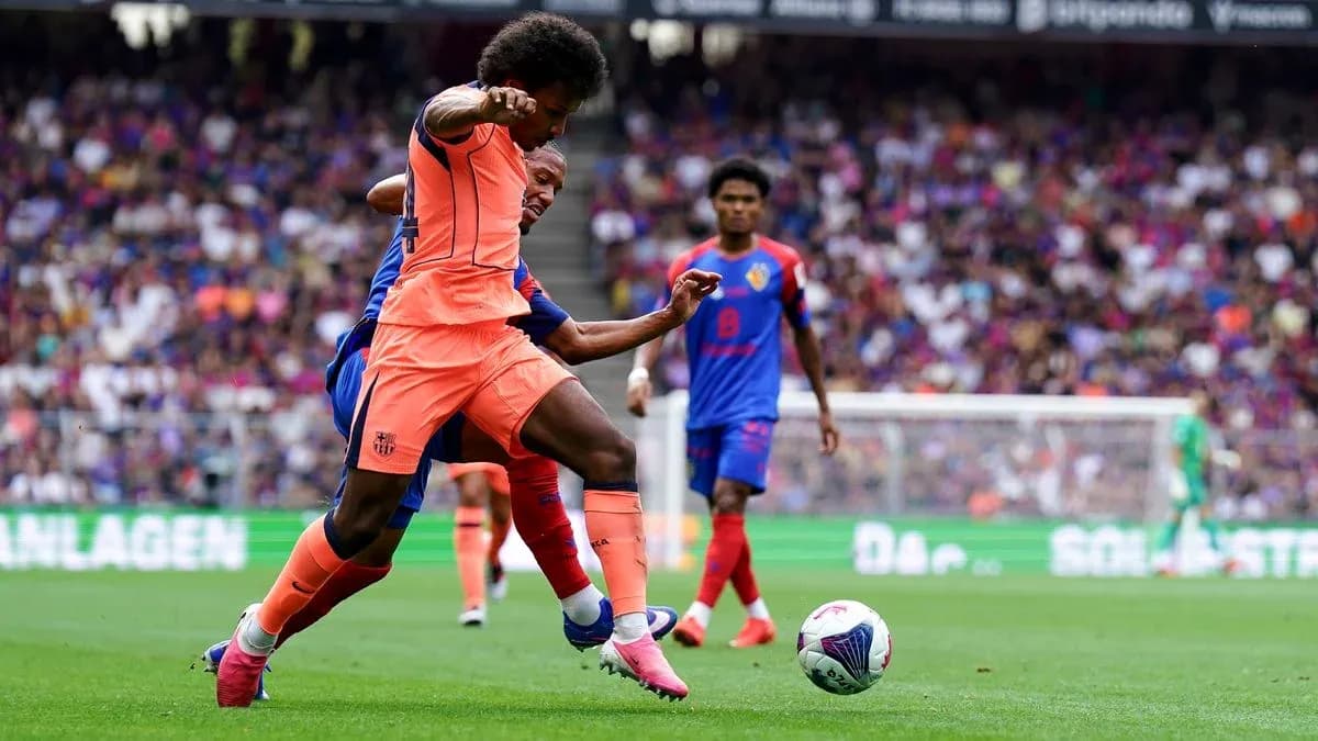 Joueur du FC Barcelone dribblant un adversaire en match Joueur du FC Barcelone dribblant un adversaire en match