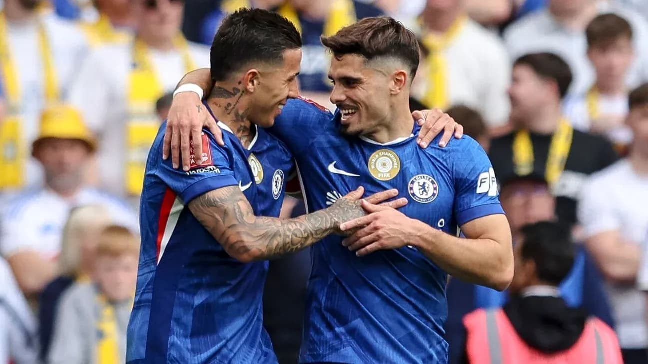 Joueurs de Chelsea célébrant un but ensemble Joueurs de Chelsea célébrant un but ensemble