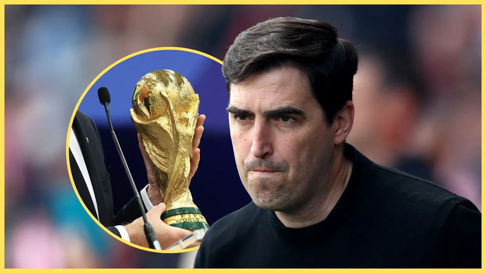Entraîneur avec le trophée de la Coupe du Monde Entraîneur avec le trophée de la Coupe du Monde