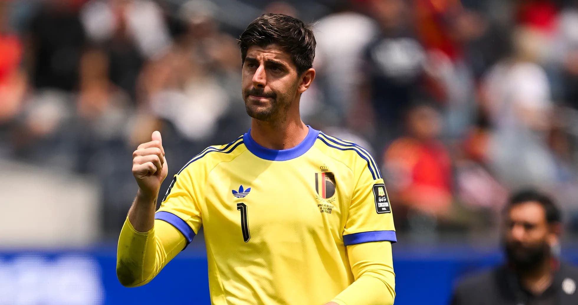 Gardien de but belge faisant un signe d'approbation Gardien de but belge faisant un signe d'approbation