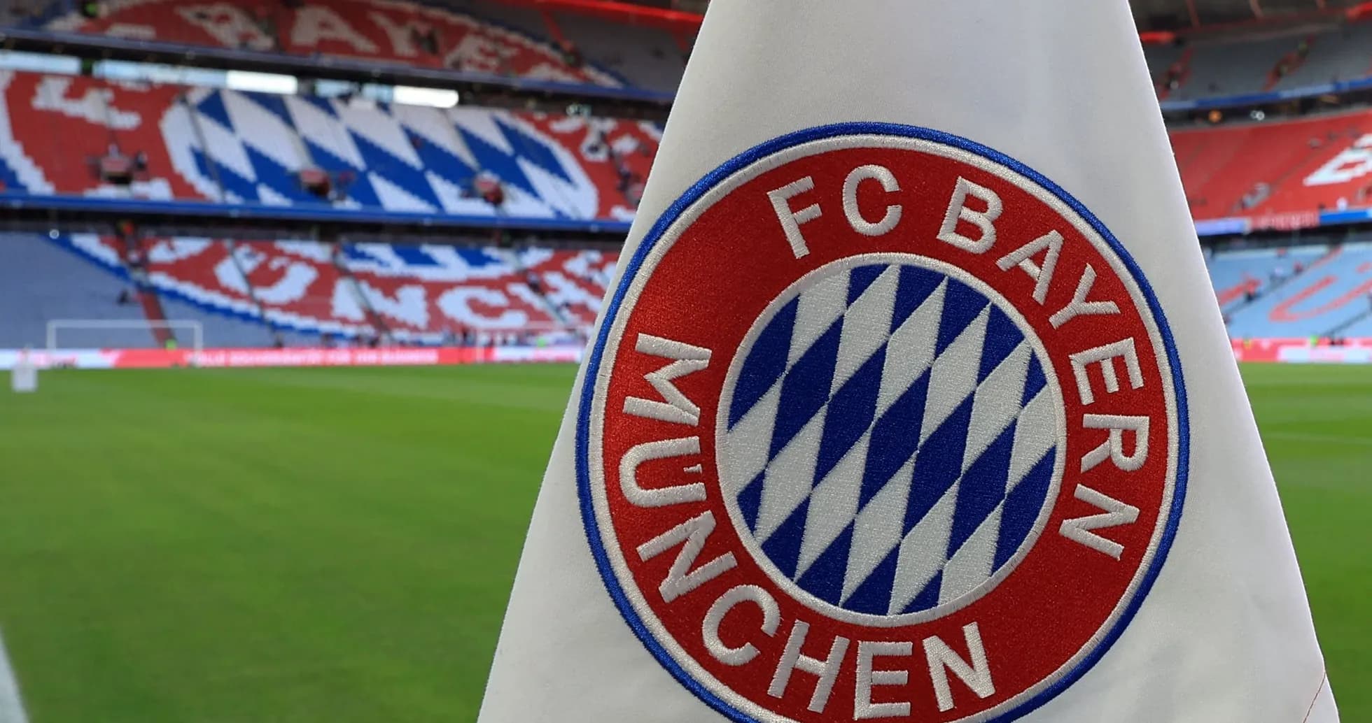 Drapeau de FC Bayern München au stade Drapeau de FC Bayern München au stade