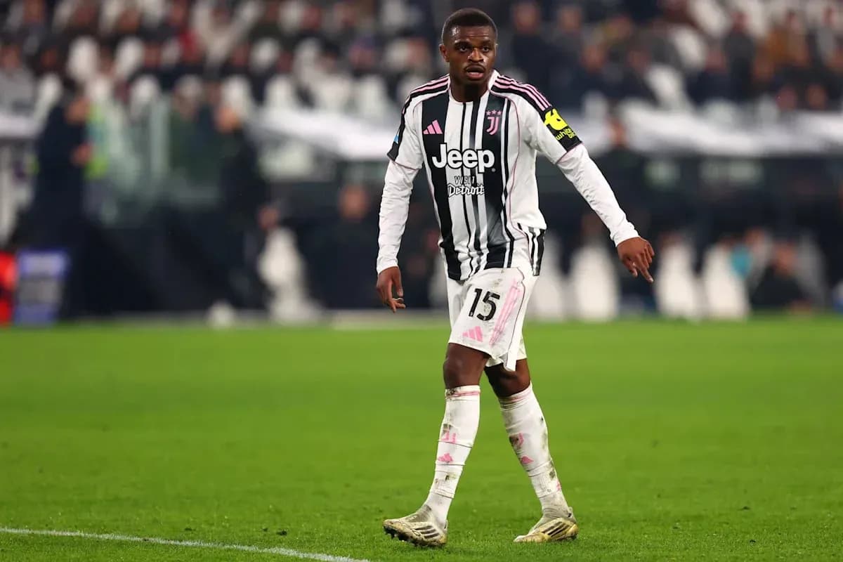 Joueur de la Juventus en action sur le terrain Joueur de la Juventus en action sur le terrain