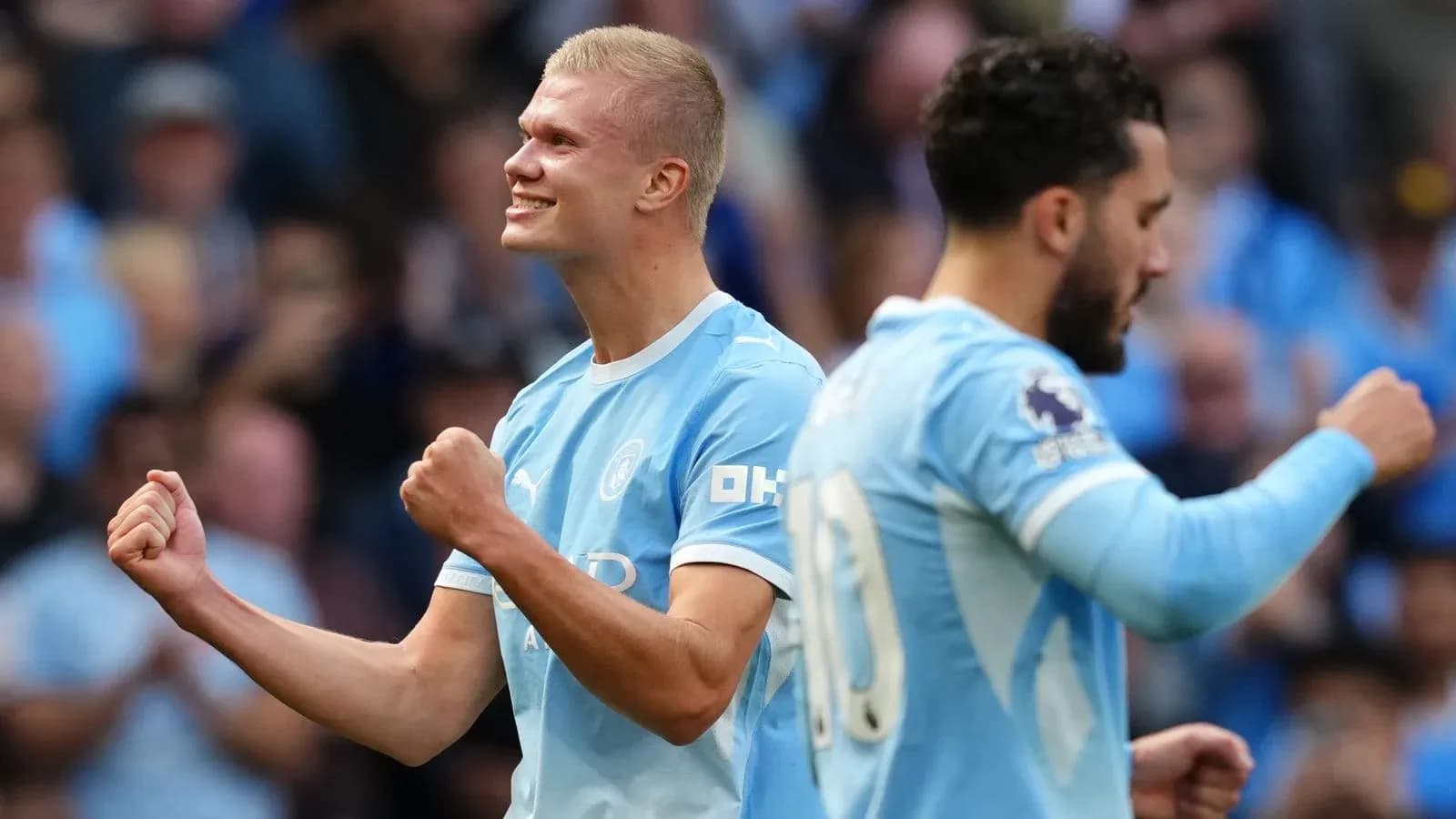 Joueurs de Manchester City célébrant un but marqué Joueurs de Manchester City célébrant un but marqué