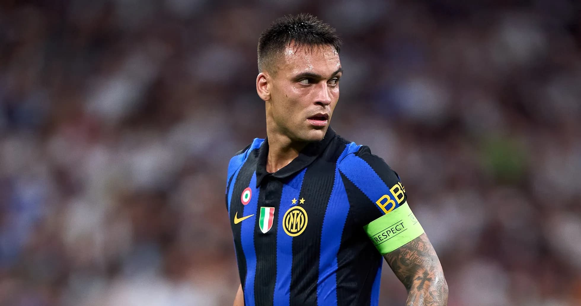 Joueur d'Inter Milan portant un brassard de capitaine Joueur d'Inter Milan portant un brassard de capitaine