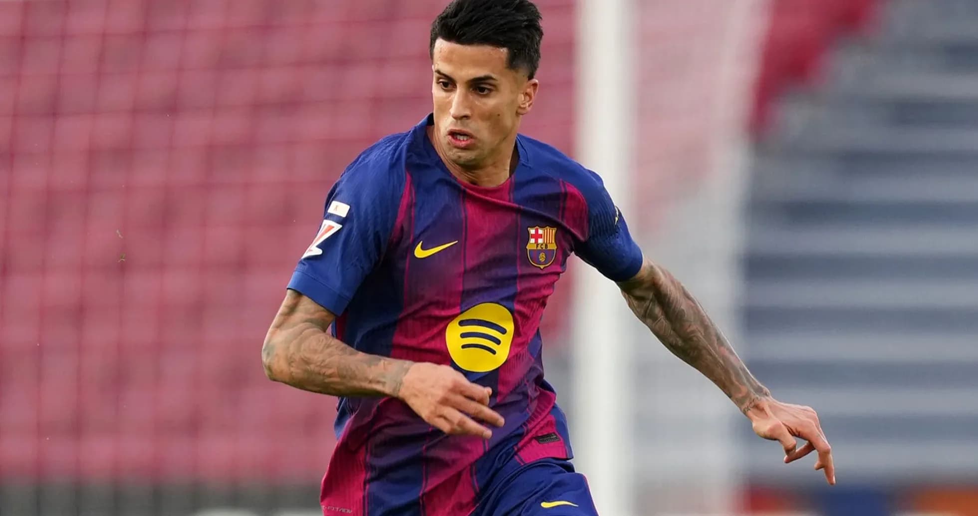 Joueur du FC Barcelone en action sur le terrain Joueur du FC Barcelone en action sur le terrain