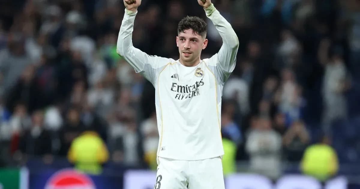 Joueur levant les bras après une victoire Joueur levant les bras après une victoire