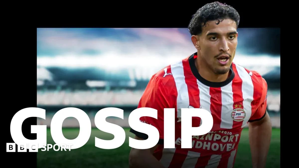 Joueur de PSV Eindhoven courant sur le terrain Joueur de PSV Eindhoven courant sur le terrain