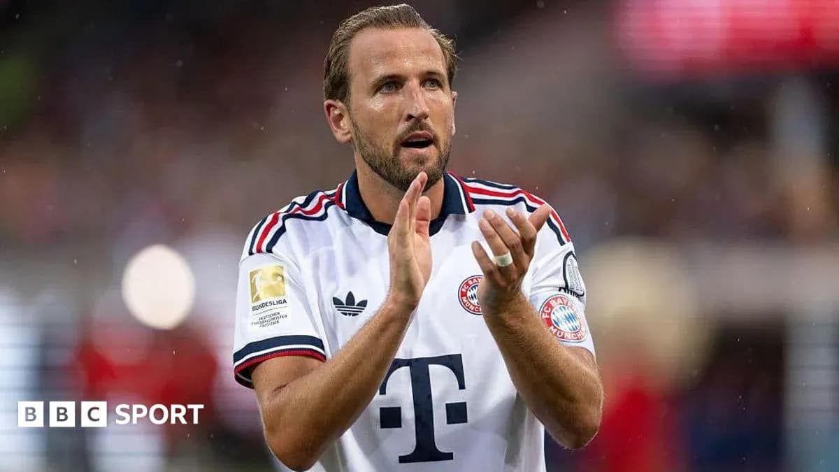 Joueur de Bayern Munich applaudissant les supporters Joueur de Bayern Munich applaudissant les supporters