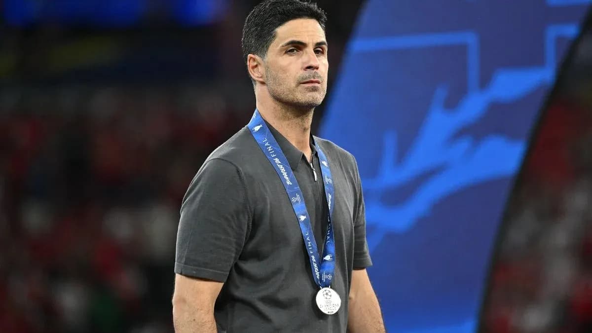 Entraîneur avec médaille d'argent après la finale Entraîneur avec médaille d'argent après la finale