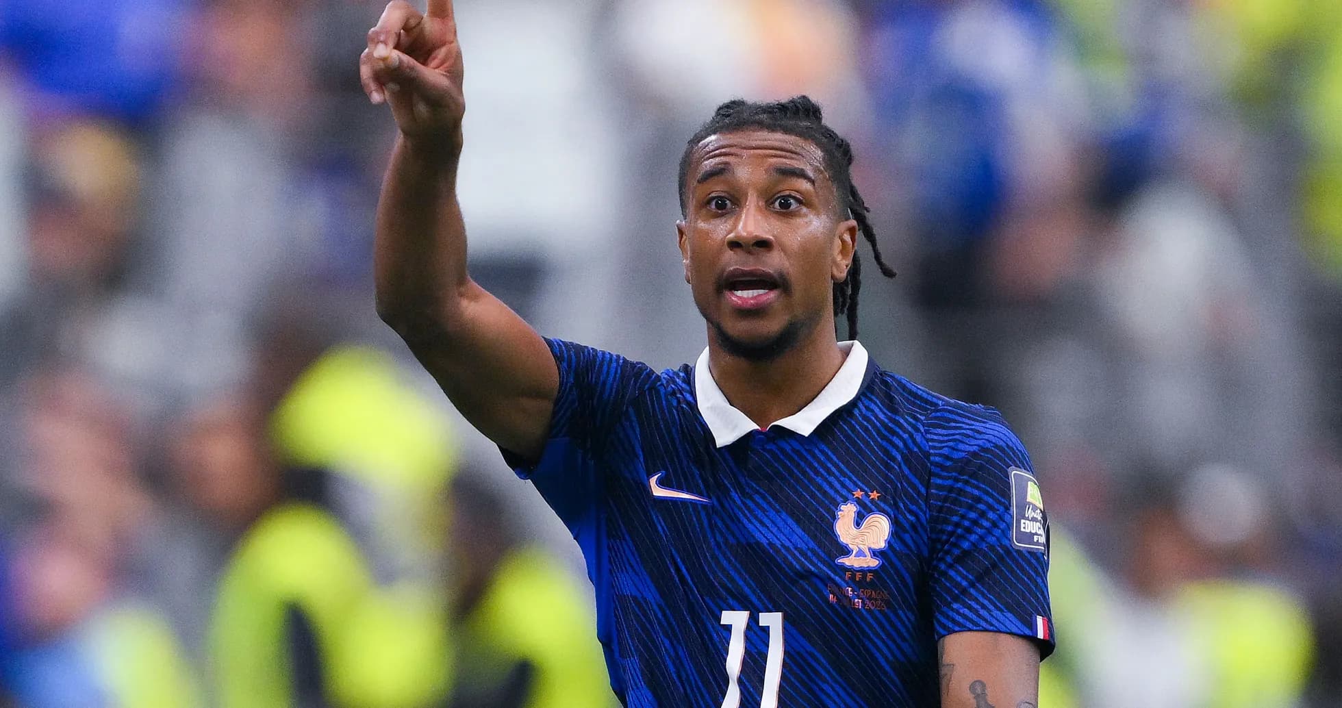 Joueur français levant le doigt pendant un match Joueur français levant le doigt pendant un match