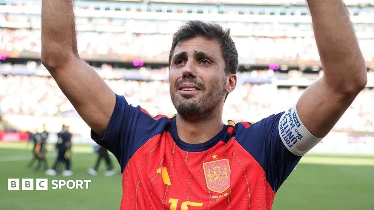Joueur espagnol saluant les fans après le match Joueur espagnol saluant les fans après le match