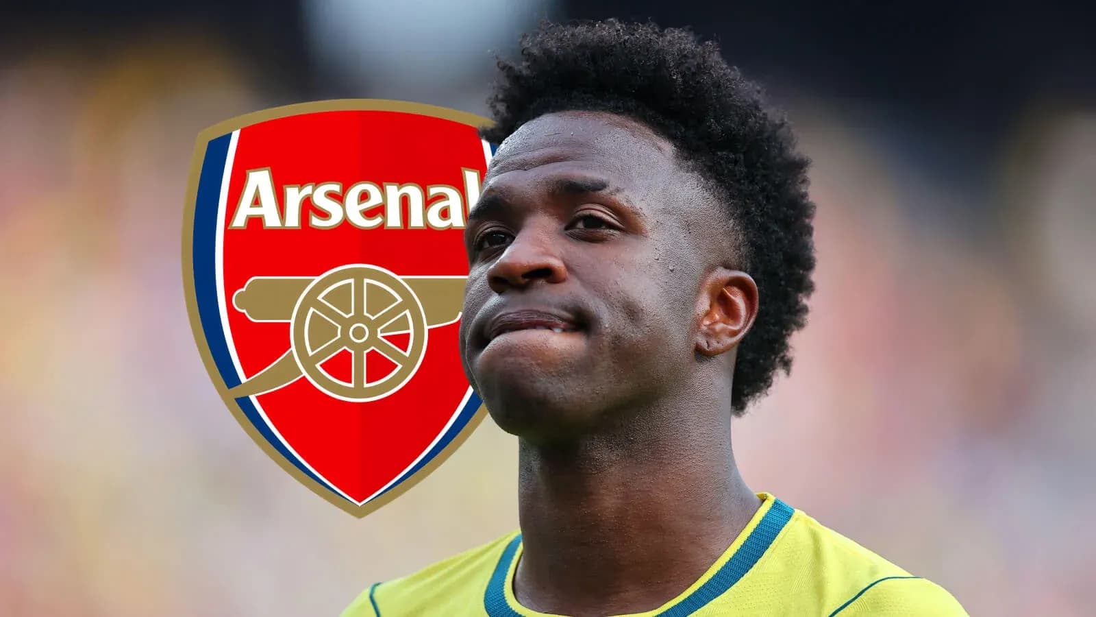 Joueur de football devant le logo d'Arsenal Joueur de football devant le logo d'Arsenal