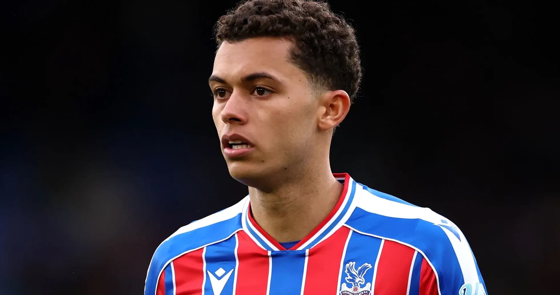 Joueur de Crystal Palace en tenue de match Joueur de Crystal Palace en tenue de match