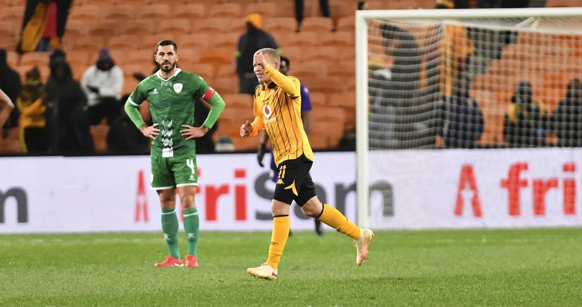 Joueur de Kaizer Chiefs célébrant après un match Joueur de Kaizer Chiefs célébrant après un match