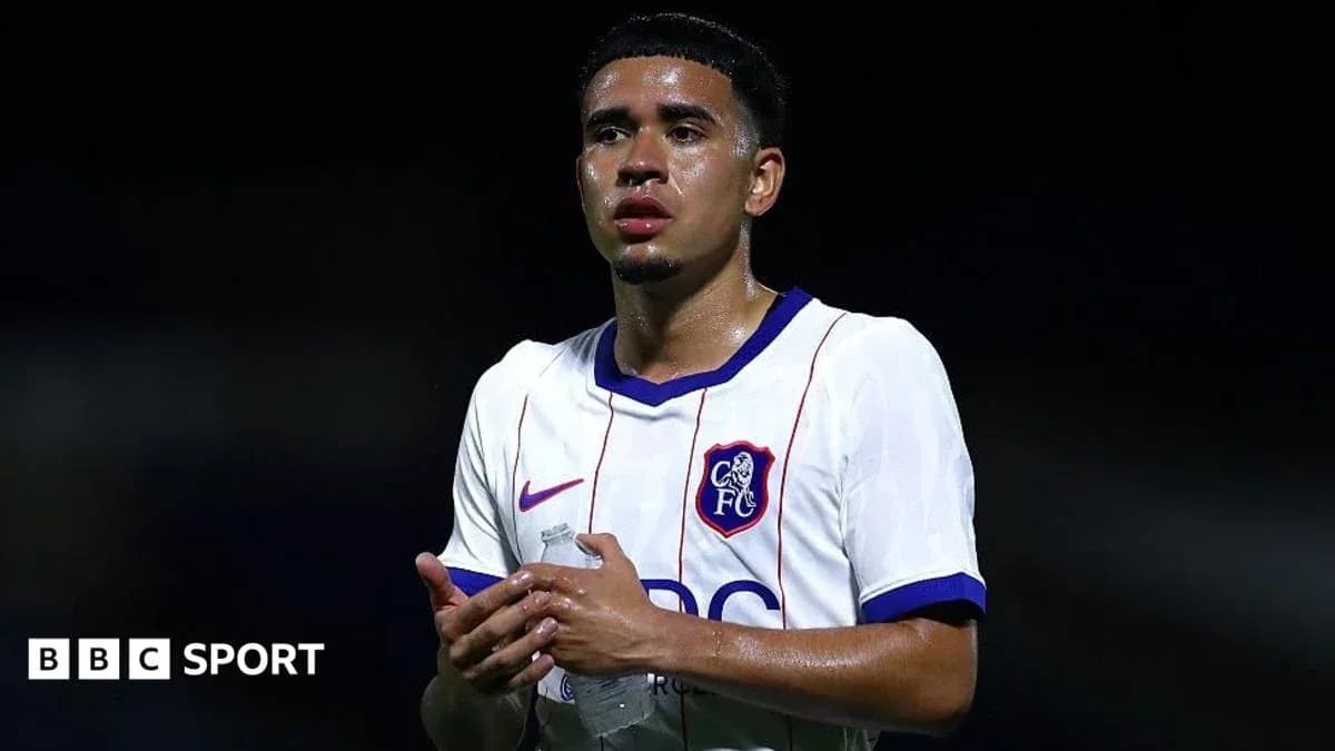 Joueur de football en maillot de Chelsea après le match Joueur de football en maillot de Chelsea après le match
