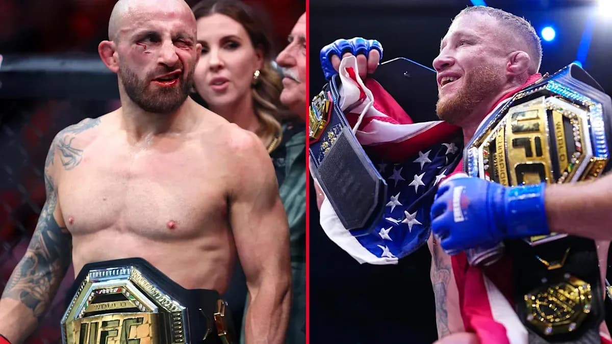 Deux combattants de l'UFC avec des ceintures de champion Deux combattants de l'UFC avec des ceintures de champion