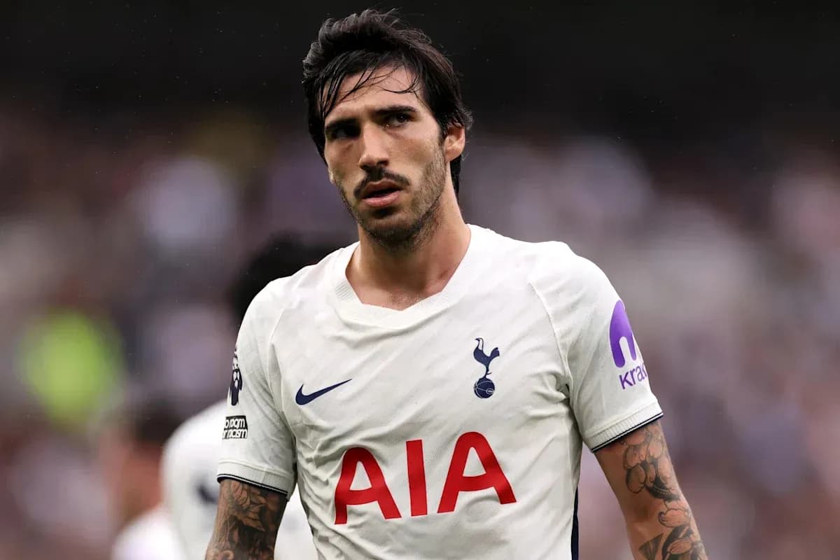 Joueur de Tottenham en action sur le terrain Joueur de Tottenham en action sur le terrain