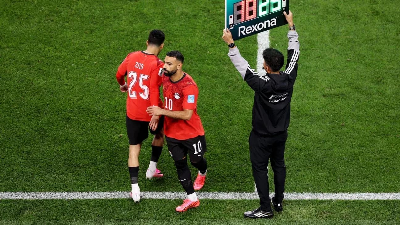 Remplacement de joueurs lors du match de football Remplacement de joueurs lors du match de football