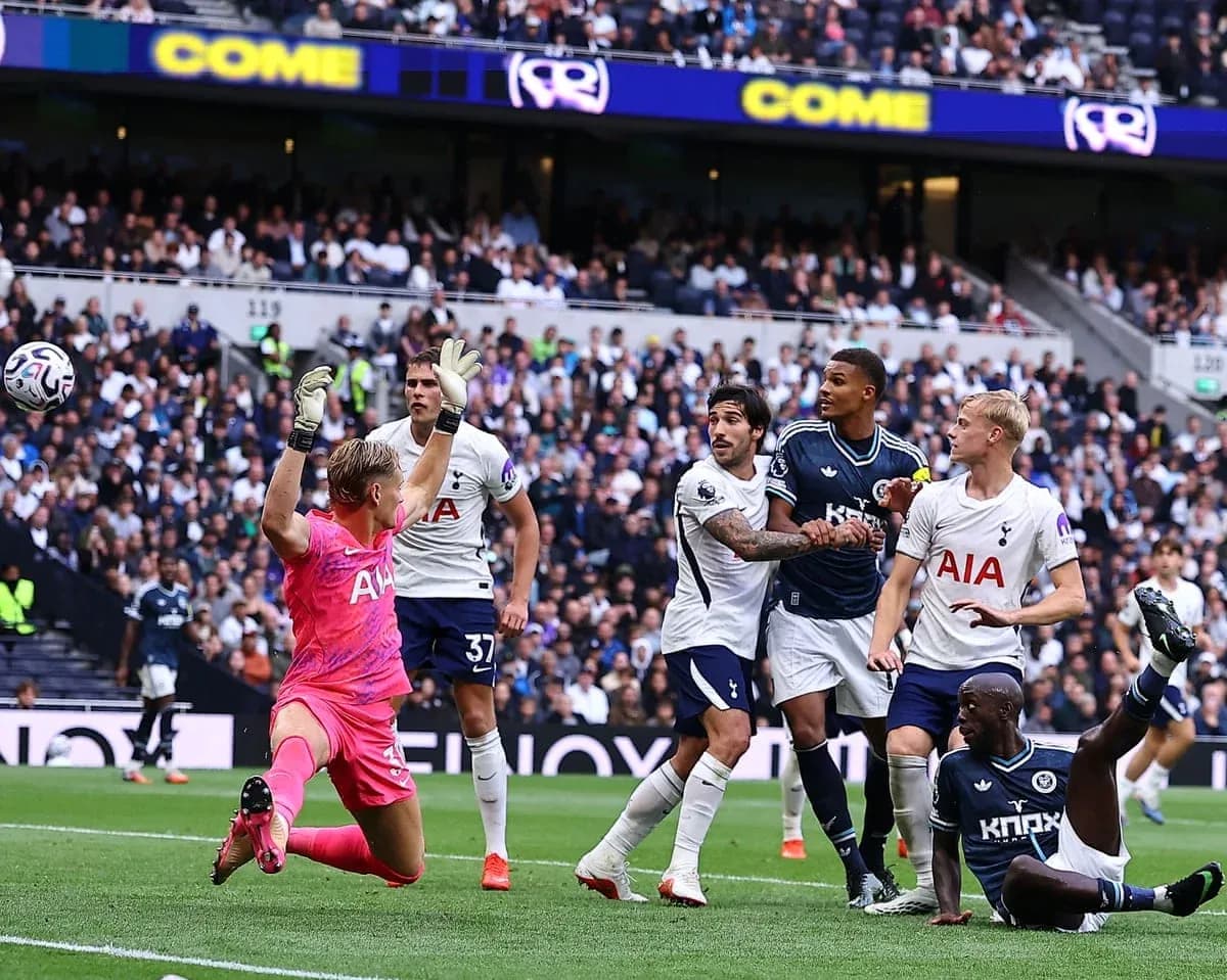 Action pendant Tottenham contre Newcastle Action pendant Tottenham contre Newcastle