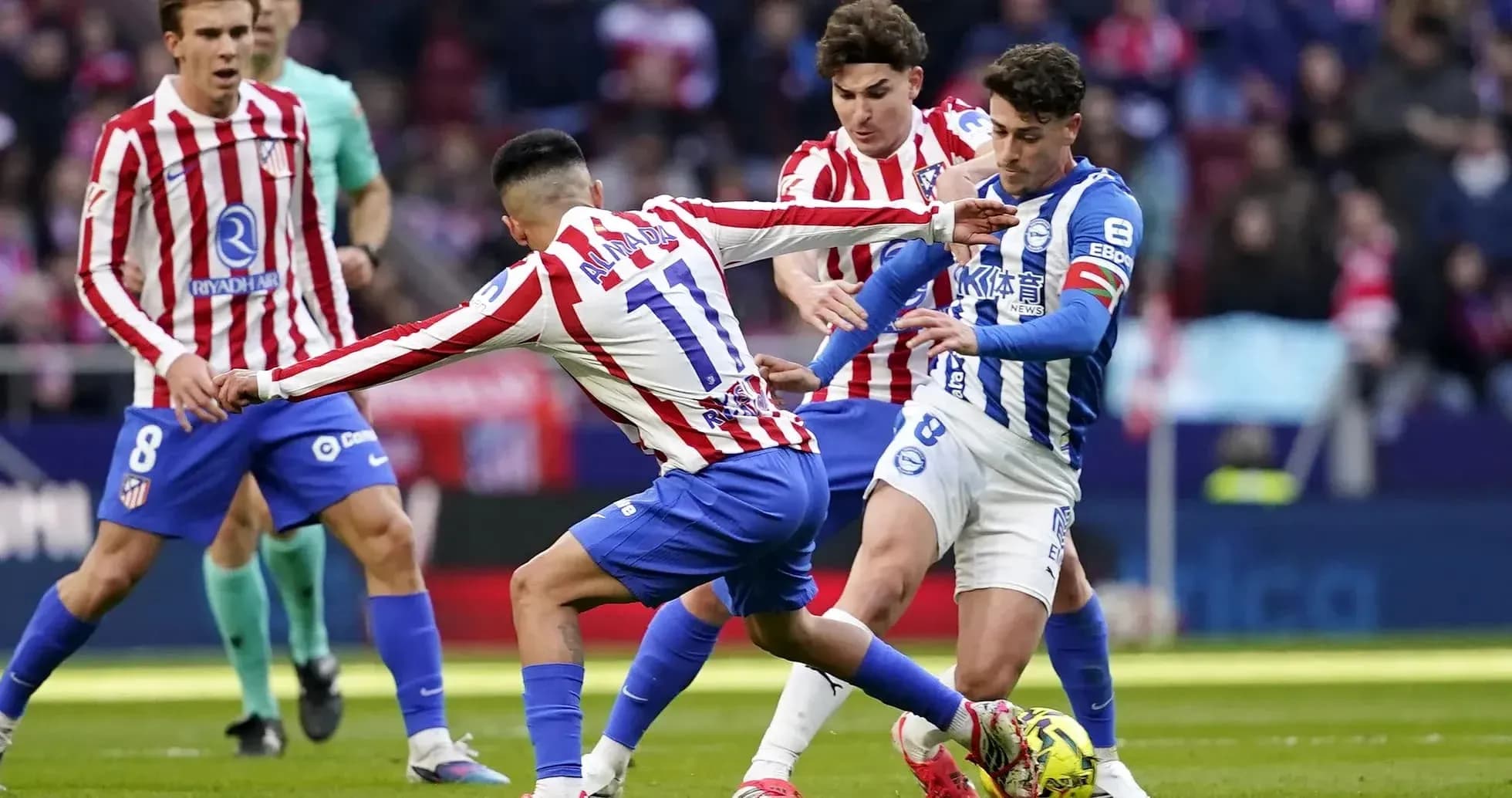 Action de jeu entre Alavés et Atletico Madrid Action de jeu entre Alavés et Atletico Madrid
