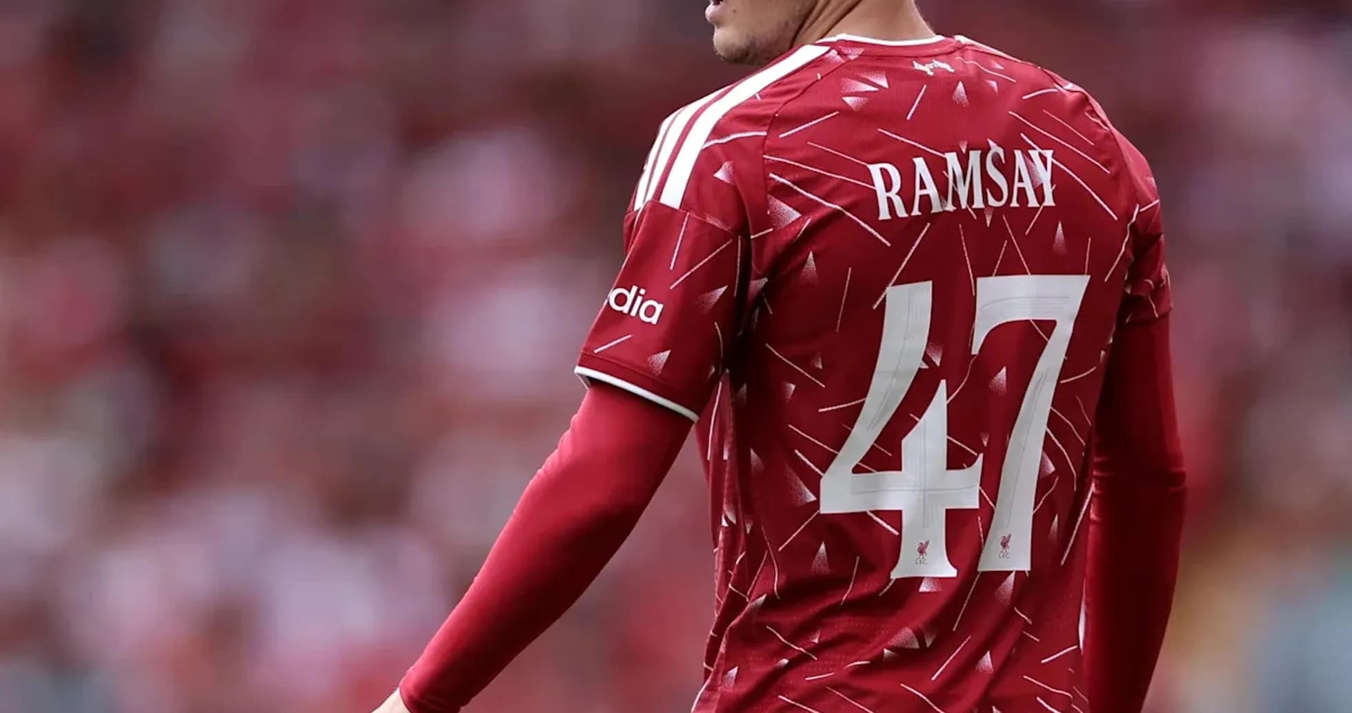 Joueur portant le maillot 47 de Liverpool Joueur portant le maillot 47 de Liverpool