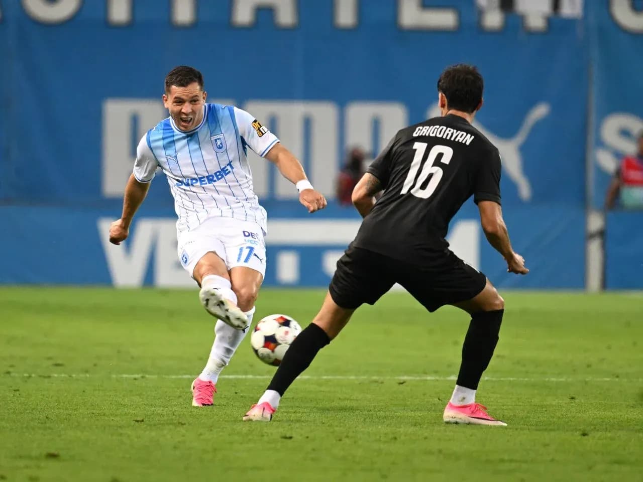 Joueur d'Ararat-Armenia en action contre Craiova Joueur d'Ararat-Armenia en action contre Craiova