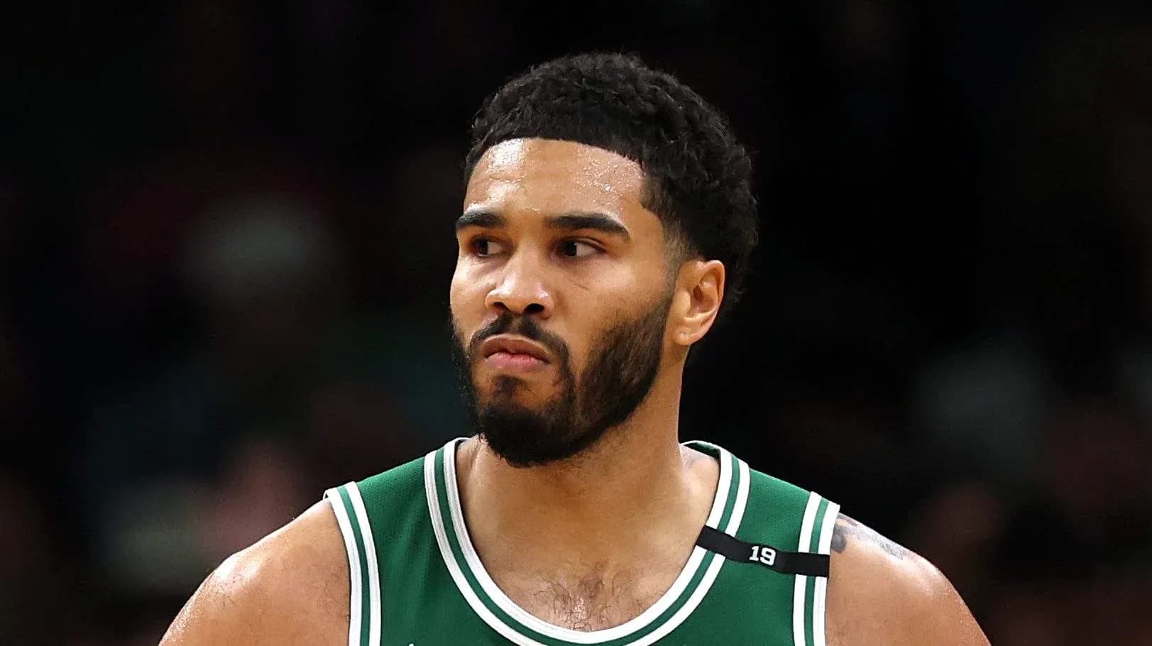 Joueur des Boston Celtics sur le terrain Joueur des Boston Celtics sur le terrain