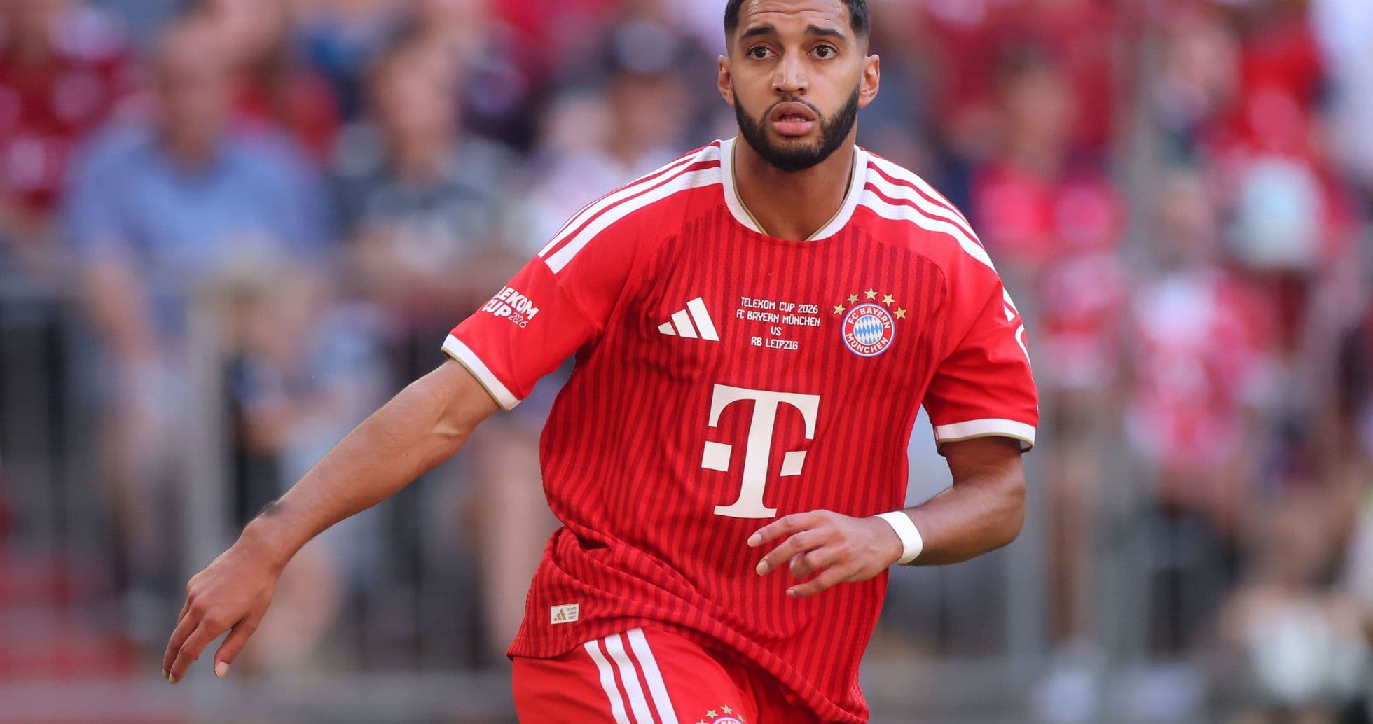 Joueur de Bayern Munich en action sur le terrain Joueur de Bayern Munich en action sur le terrain