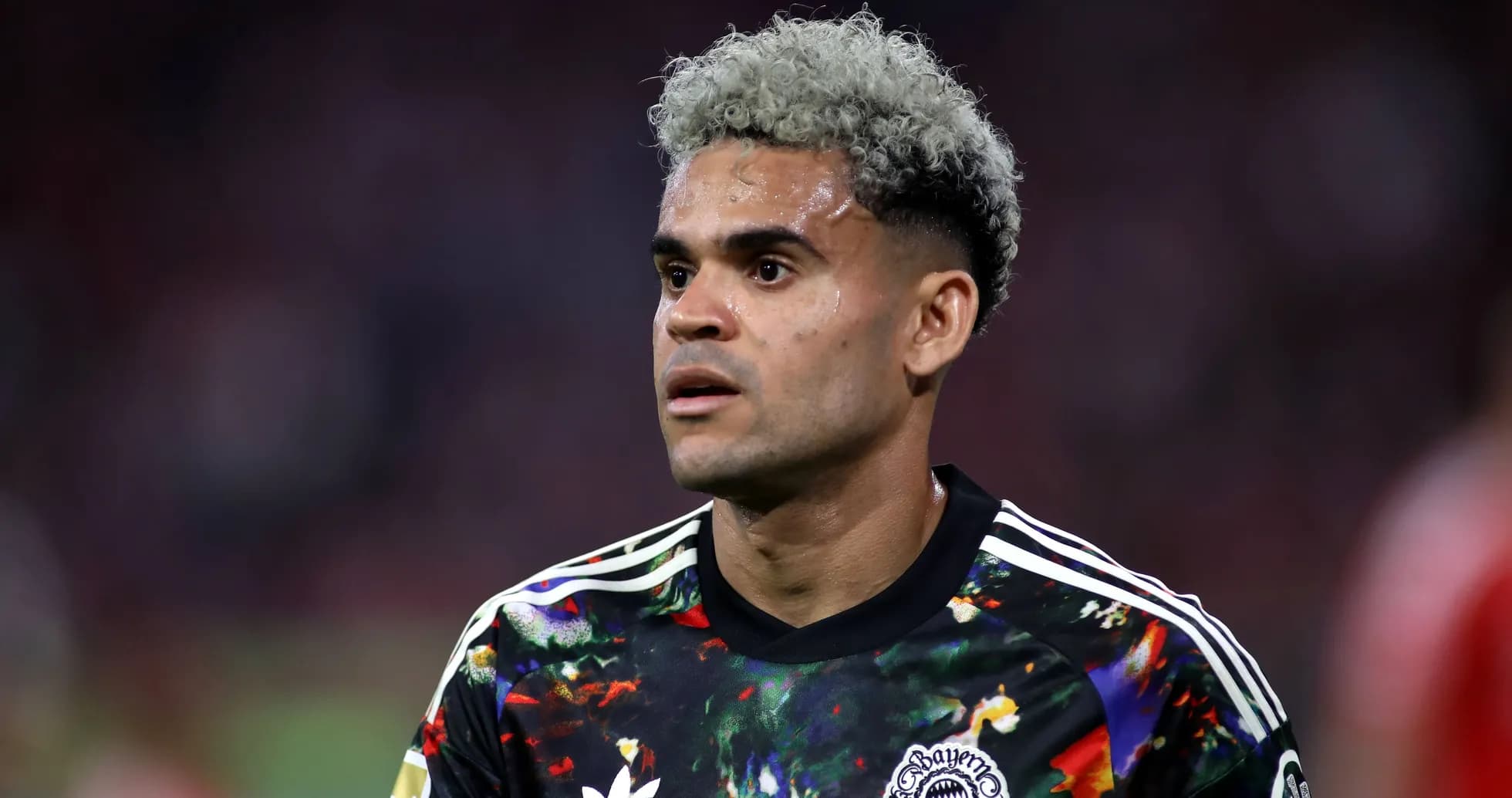 Joueur en maillot coloré lors d'un match Joueur en maillot coloré lors d'un match