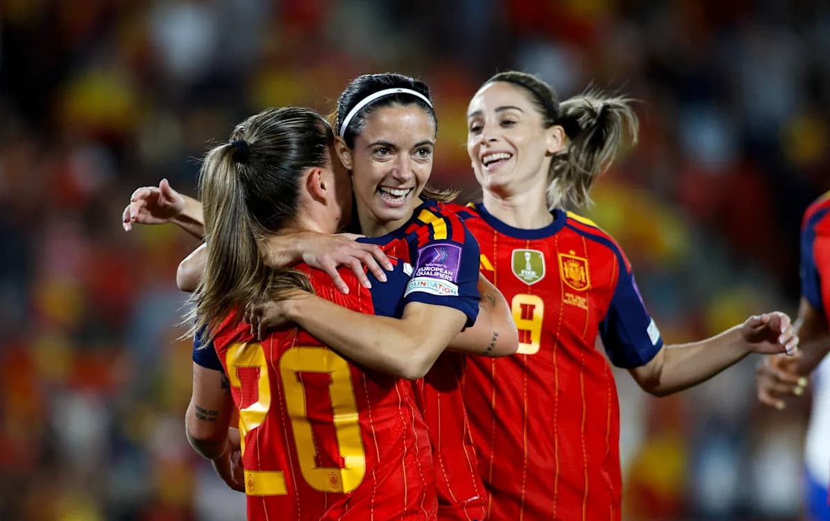 Joueuses espagnoles célébrant un but ensemble Joueuses espagnoles célébrant un but ensemble