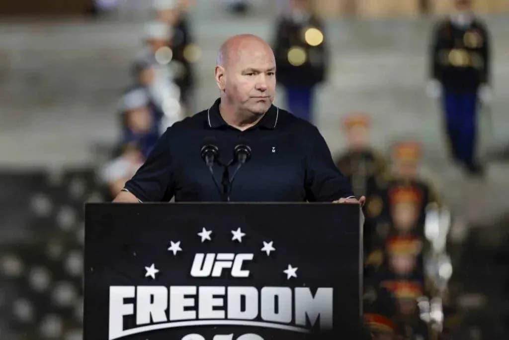 Person s'exprimant lors d'un événement UFC Freedom Person s'exprimant lors d'un événement UFC Freedom