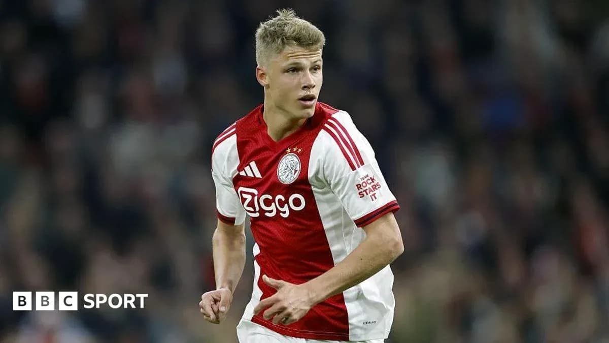 Joueur d'Ajax en action sur le terrain Joueur d'Ajax en action sur le terrain