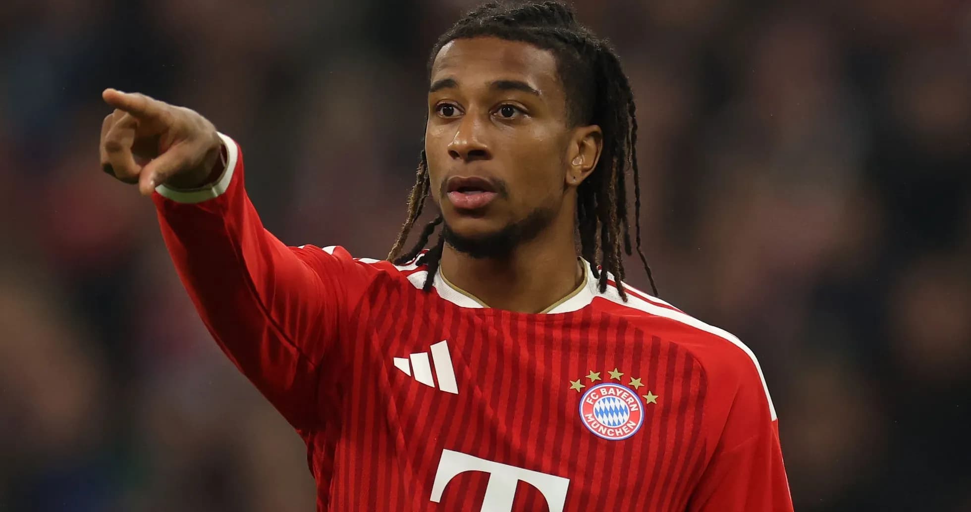Joueur de Bayern Munich pointant lors d'un match Joueur de Bayern Munich pointant lors d'un match