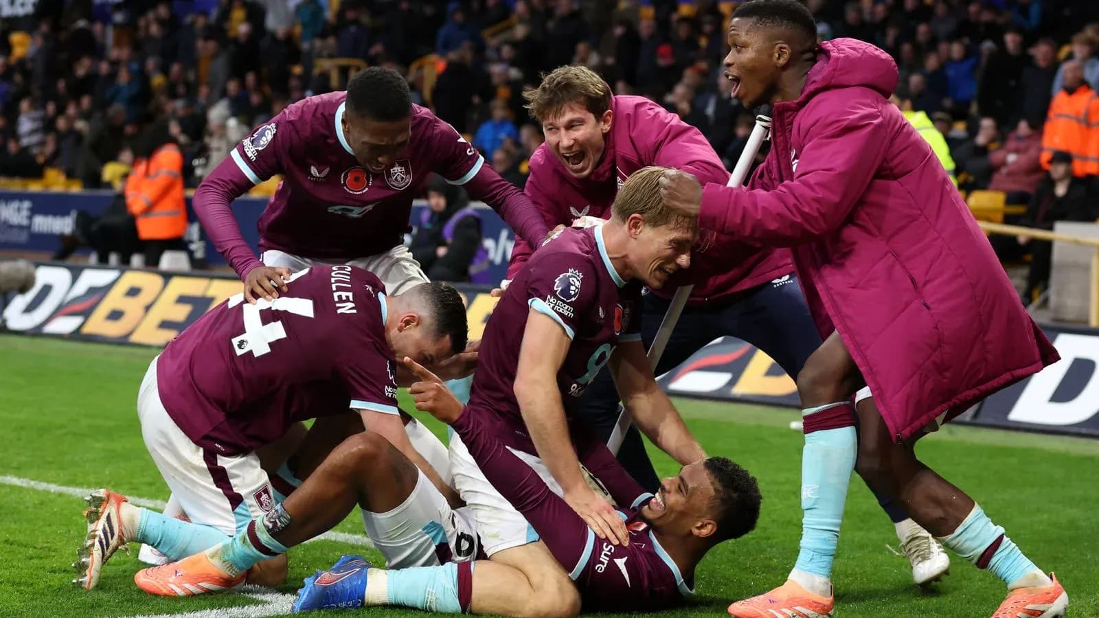Joueurs de Burnley célébrant un but Joueurs de Burnley célébrant un but
