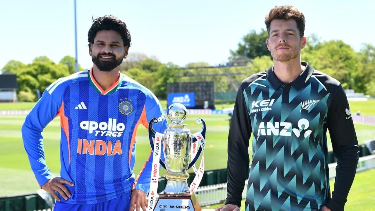 Joueurs d'Inde et de Nouvelle-Zélande avec trophée Joueurs d'Inde et de Nouvelle-Zélande avec trophée