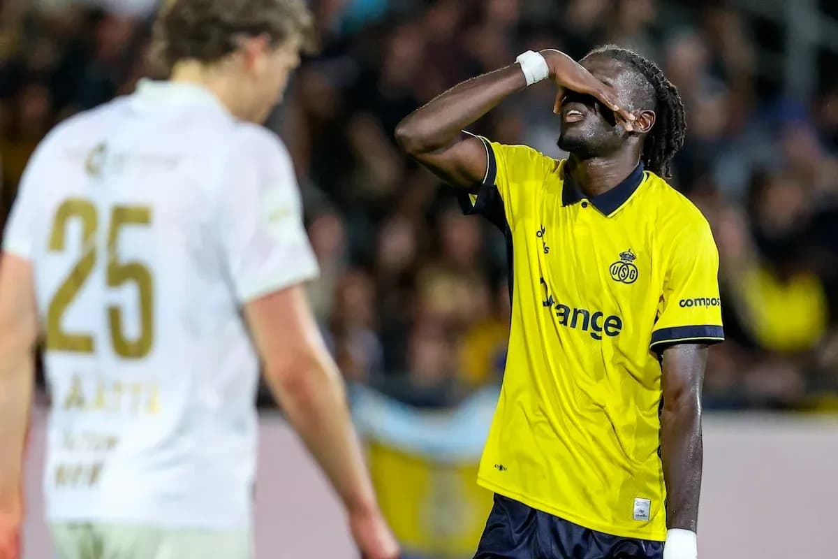 Joueur de l'Union Saint-Gilloise se plaint pendant le match Joueur de l'Union Saint-Gilloise se plaint pendant le match