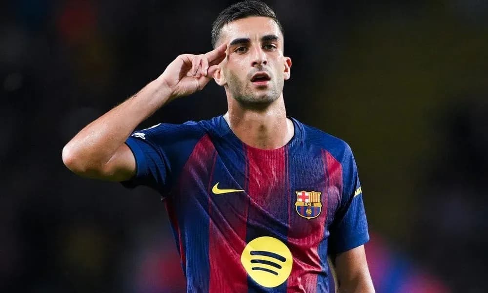 Joueur de Barcelone saluant le public sur le terrain Joueur de Barcelone saluant le public sur le terrain