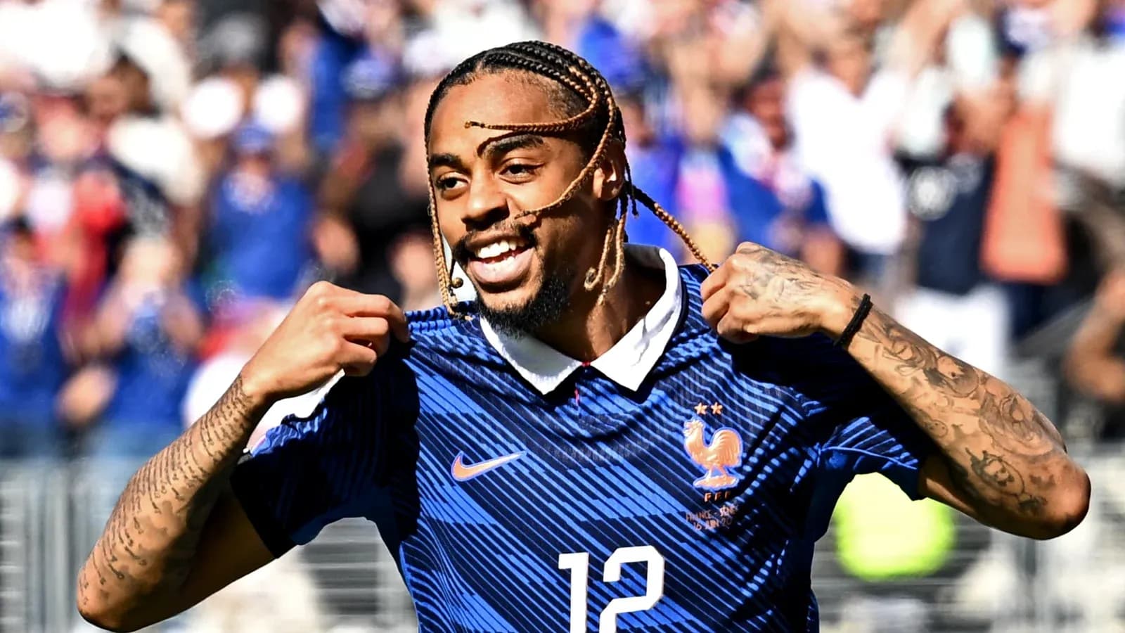 Joueur de l'équipe de France célébrant un but Joueur de l'équipe de France célébrant un but
