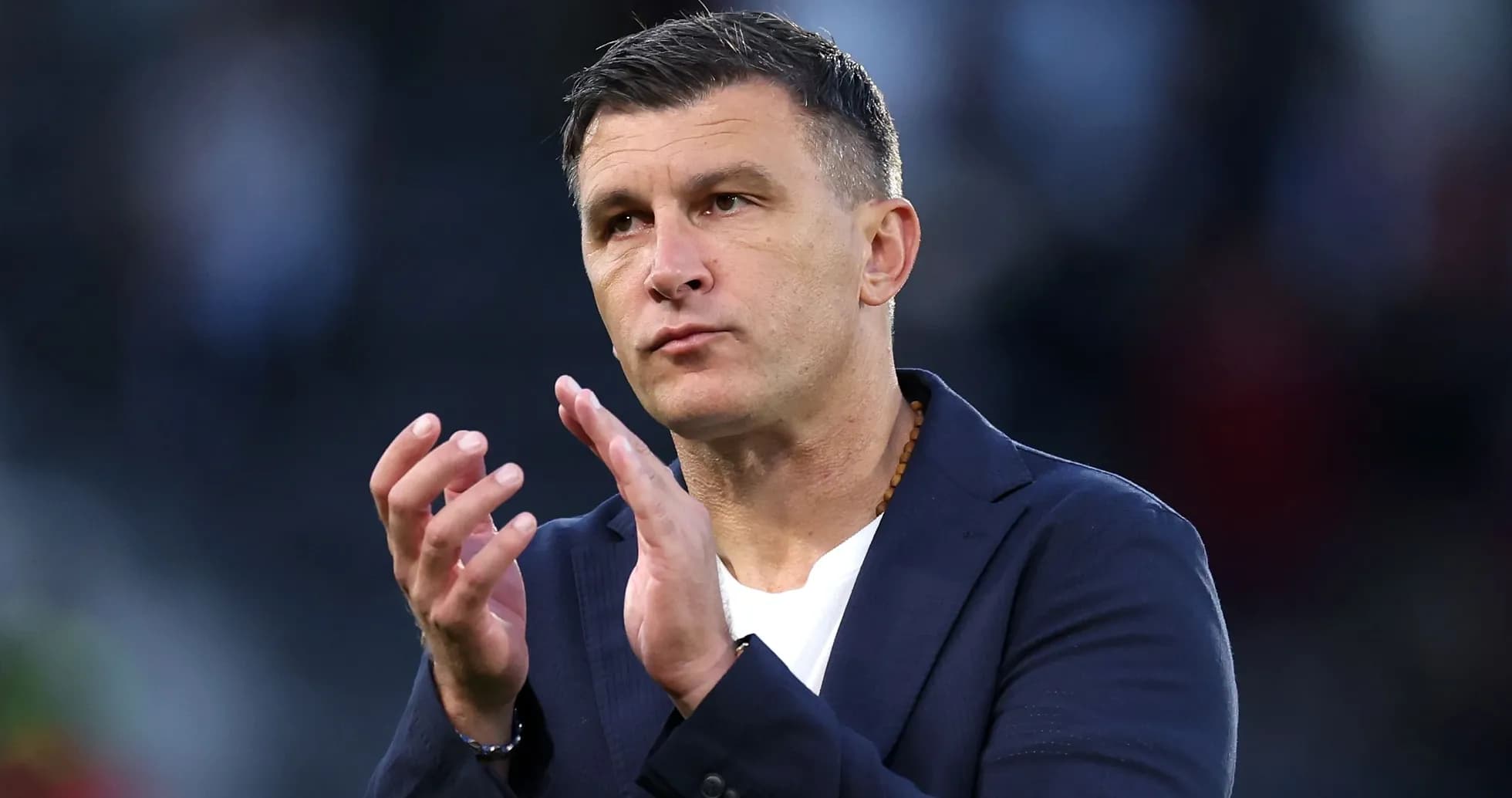 Entraîneur applaudissant après le match Entraîneur applaudissant après le match
