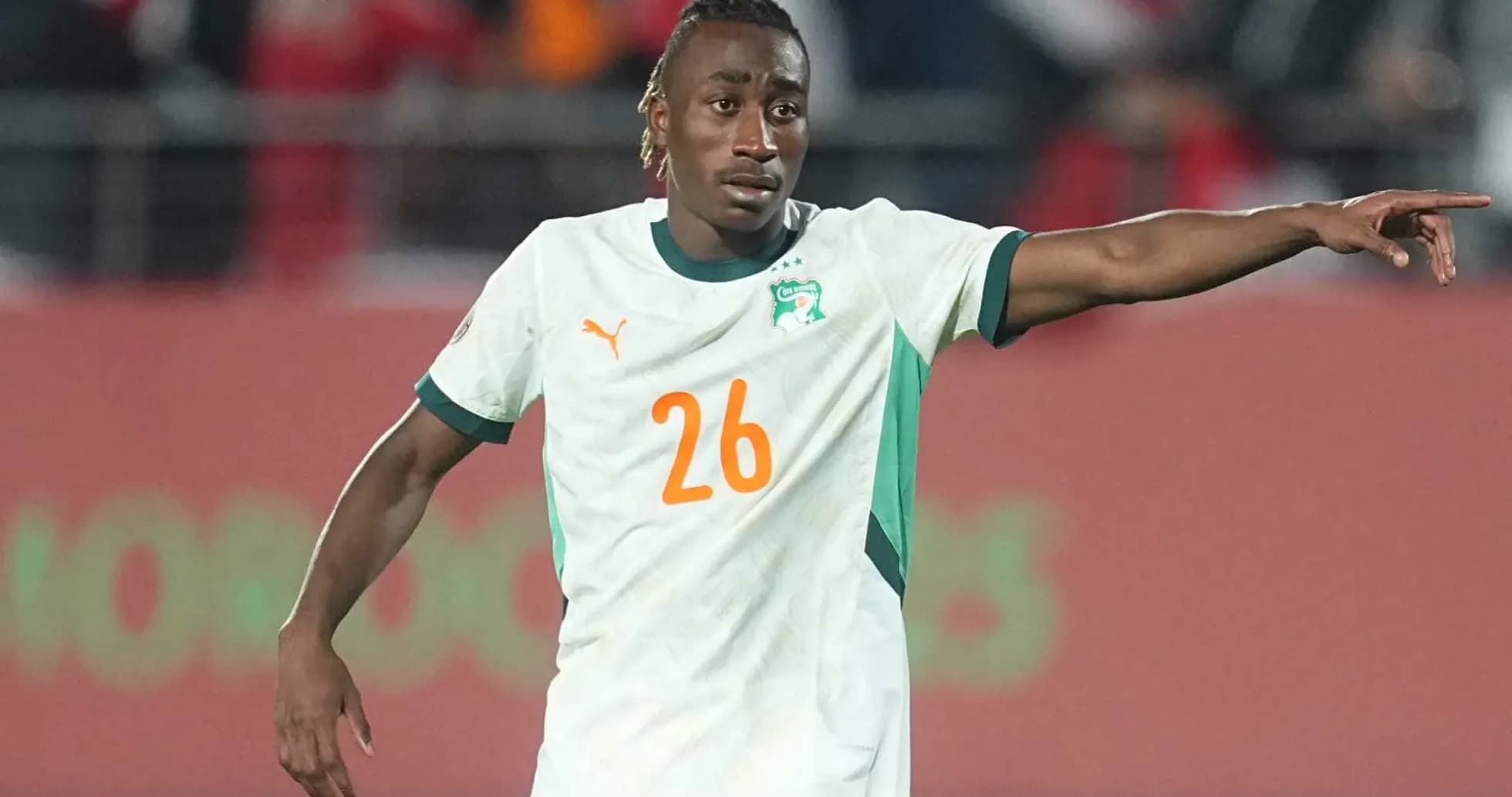 Joueur de la Côte d'Ivoire en action sur le terrain Joueur de la Côte d'Ivoire en action sur le terrain